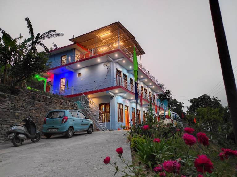 Villa with garden, patio & BBQ | Perfect for remote work | Pets allowed in Garur