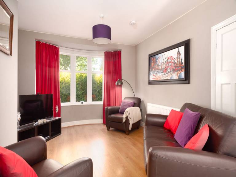 Vacation home with fast internet | Near St Mary's Abbey | City view — photo 4