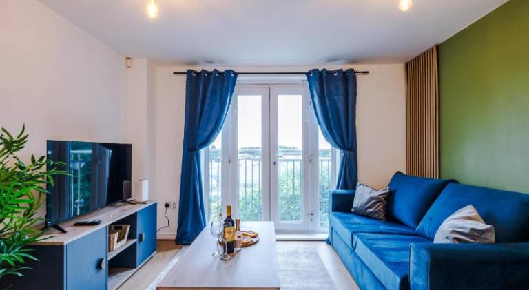 Salford Urban Escape - Stylish Allure Modern 2BR Stay for 6 - Smart Business or Work Ready by Parydi — photo 2
