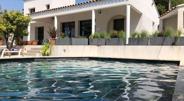 Villa with barbeque, garden & patio in La Ciotat