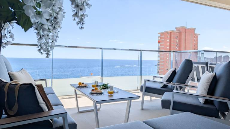 Child-friendly lovely holiday apartment with sauna, patio & jacuzzi | Mountain view | Next to the beach | Pets are welcome in Alicante