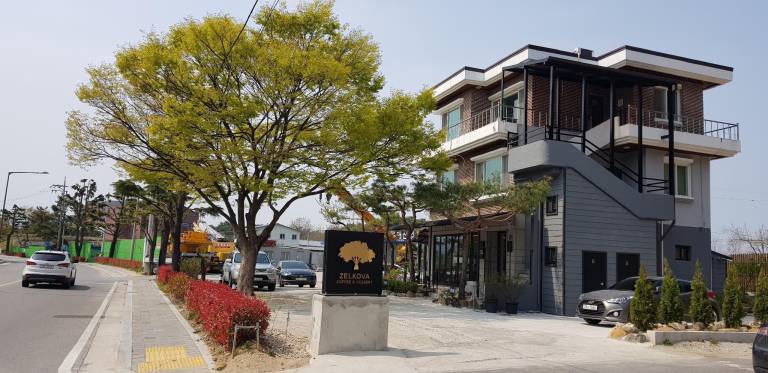 House with garden in Gangneung