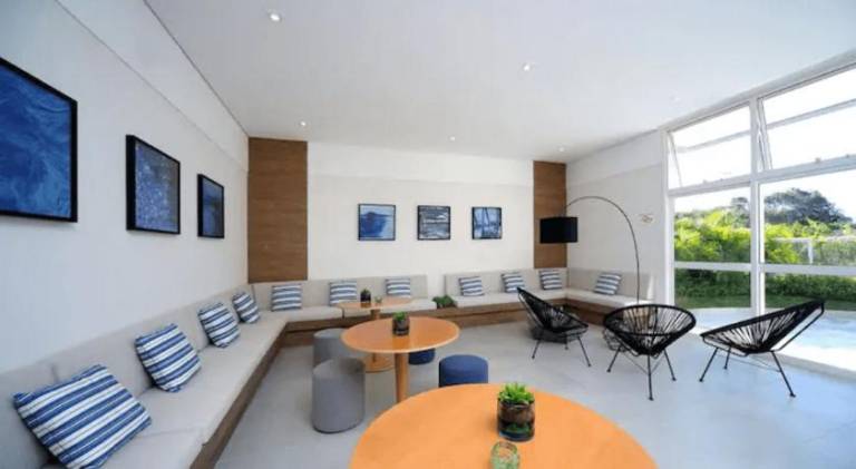 Vacation home with pool — photo 5