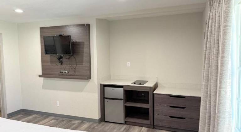 Broadway Inn and Suites — photo 4