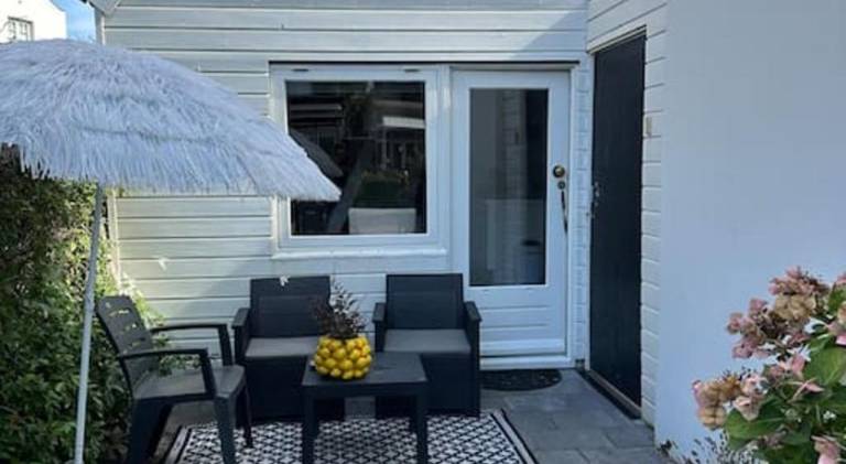 Beautiful apartment with yard & patio | Dogs allowed in Zandvoort