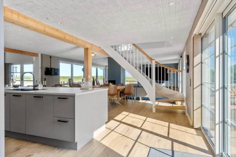 Fully equipped spacious vacation home with terrace, sauna & hot tub | Pet-friendly — photo 5