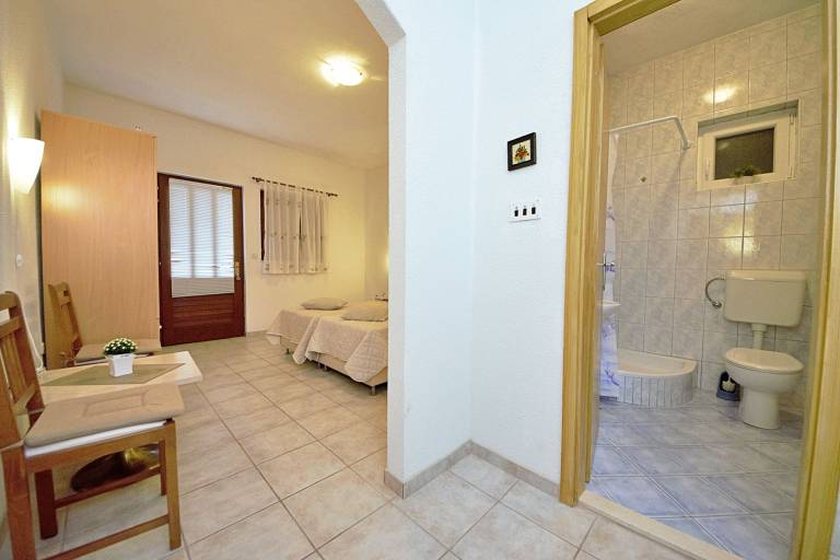 Spacious apartment with terrace, private pool & barbecue | Garden view | Dogs allowed — photo 5