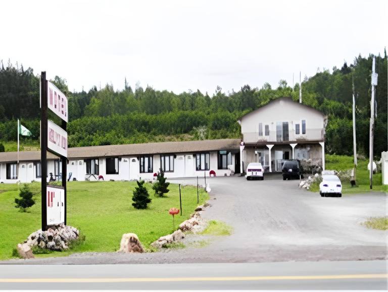 Motel Boularderie East