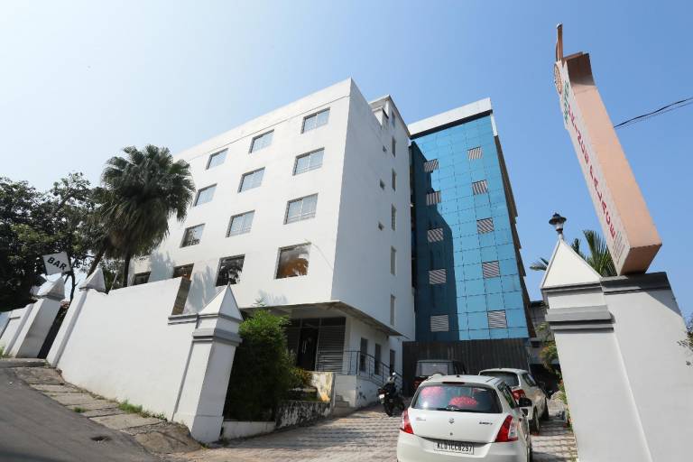 Super Townhouse Prince Palace in Thiruvananthapuram