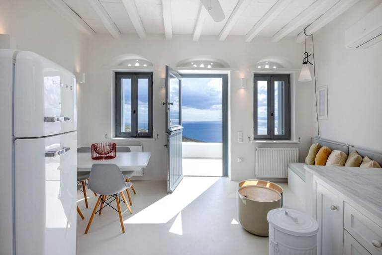 House with 2 rooms for 4 persons in Tinos