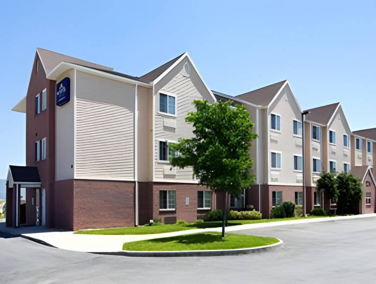 Microtel Inn & Suites by Wyndham Salt Lake City Airport in Salt