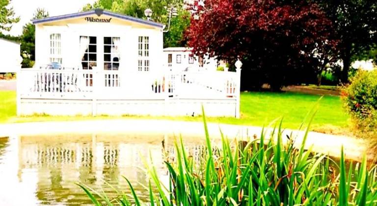 Wonderful house with pool | Pets are welcome in Skegness