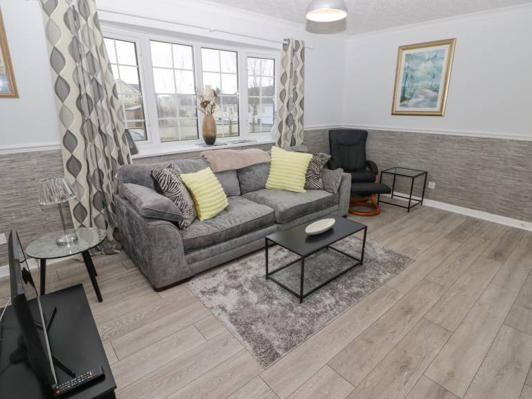 Family-friendly cottage with pool | Pets are welcome — photo 3