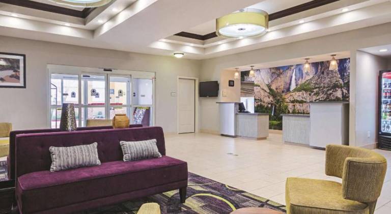 La Quinta Inn & Suites by Wyndham Fresno Northwest — photo 3