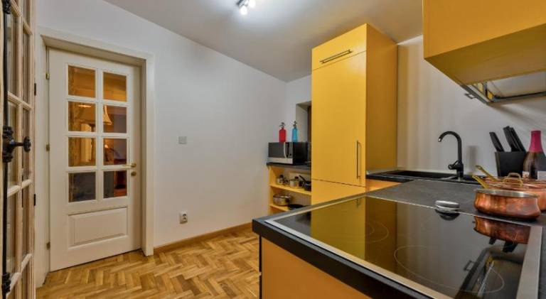 Lovely holiday apartment with hot tub | Next to Romanian Athenaeum | Pets are welcome — photo 5
