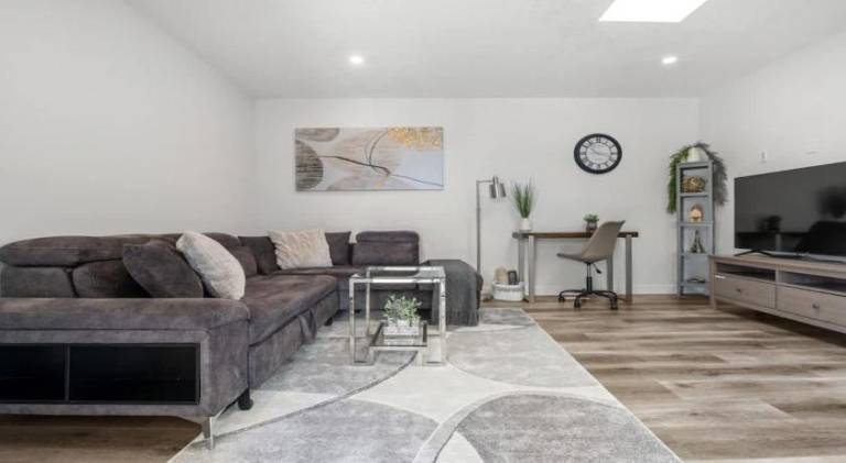 House with 2 rooms for 6 persons in Calgary, AB