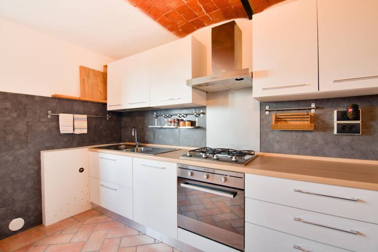 Holiday apartment with terrace & yard — photo 4