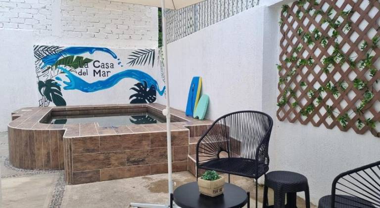 House with terrace & pool | Pets are welcome — photo 3