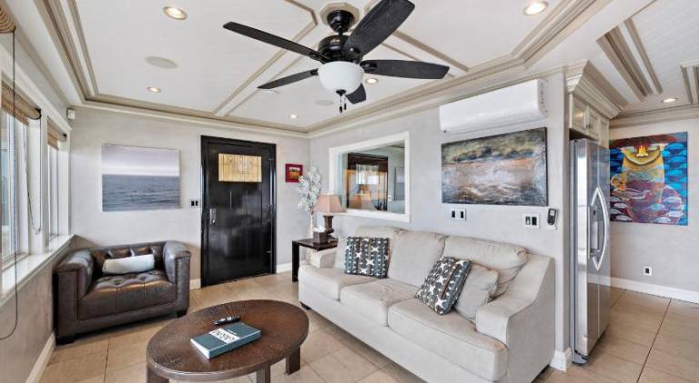 Villa with pool | Next to the beach | Pet-friendly in Orange, CA