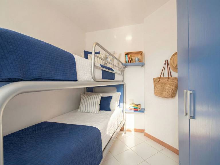 Apartment with garden, terrace & pool | Sea view — photo 5