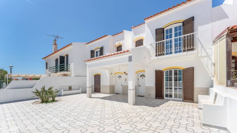 Altura House Hideaway w Patio by LovelyStay