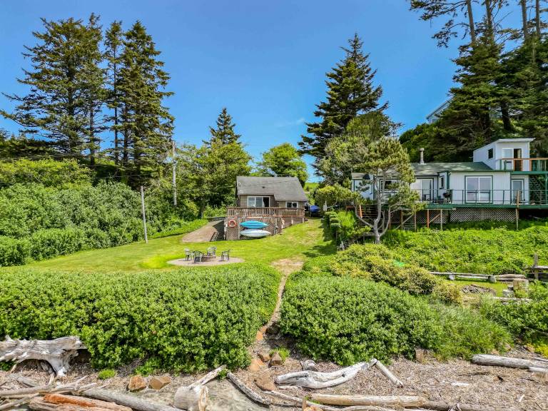 Happy Camp Beachfront Cabin — photo 4