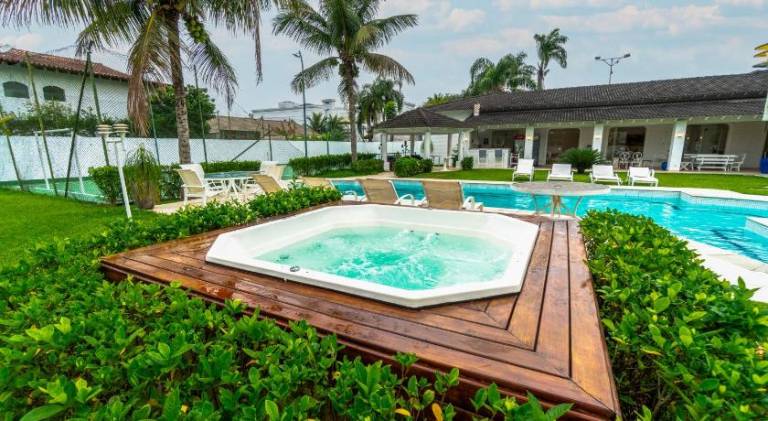 Vacation home with pool in Guarujá