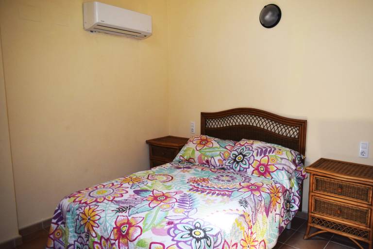 Holiday apartment with pool, patio & garden — photo 5