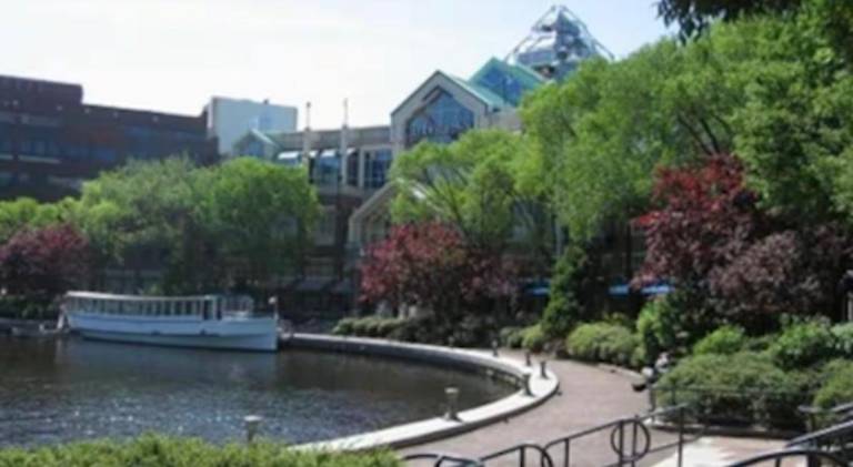 Spacious 2 Bedroom 2 Bathroom Condo with Balcony Pool Gym and Parking in Cambridge — photo 4