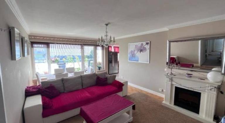 Zentrale, helle Wohnung mit Balkon! Ideal fur Messe, Business und Stadtereise in Bad Vilbel