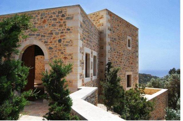Villa with terrace, pool & garden — photo 4