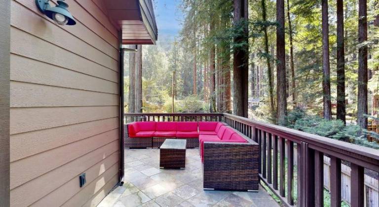 Vacation home with jacuzzi — photo 4
