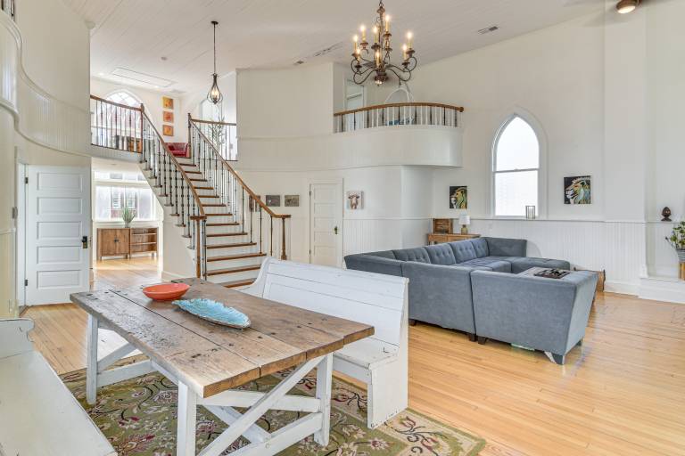 'The Sanctuary' in Historic Dtwn Staunton — photo 2