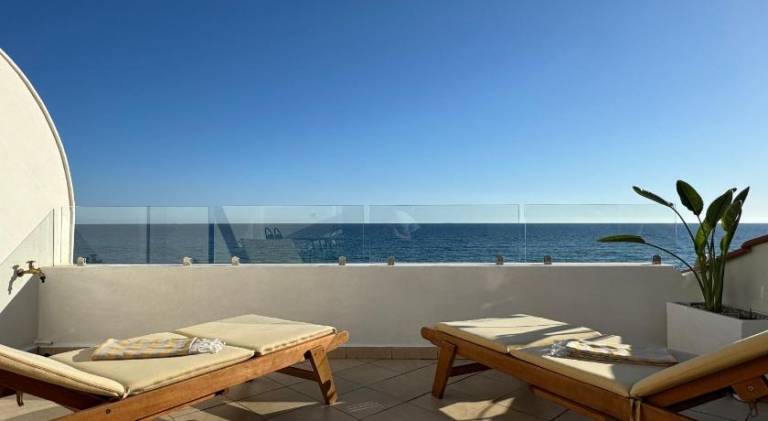 Apartment with terrace — photo 3