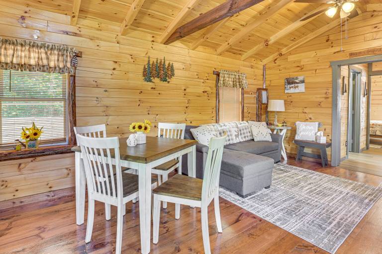 Charming Couples Cabin on 40 Acres in Zanesville — photo 5