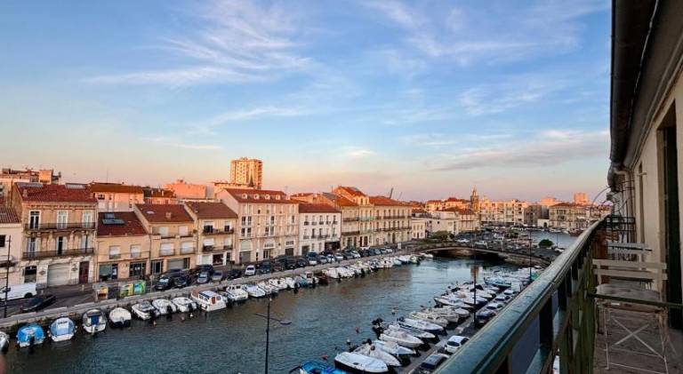 Apartment with patio in Sète