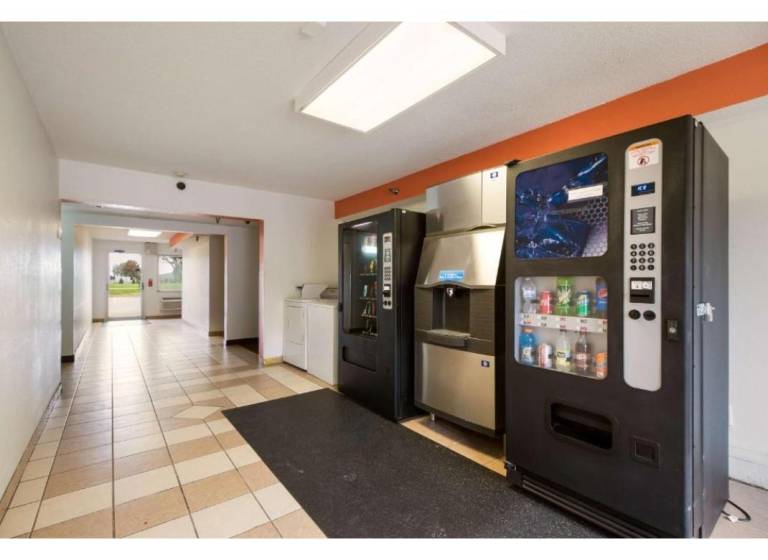 Motel 6 San Francisco, CA – Lombard Street — photo 2