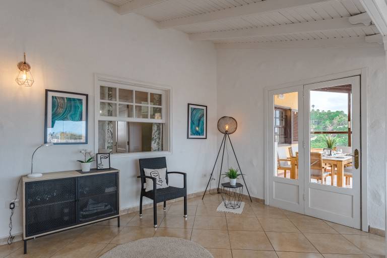 Holiday apartment with patio & garden — photo 3