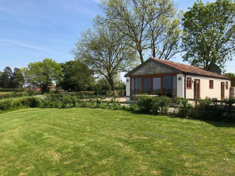 Fully equipped cottage with garden & jacuzzi | Dogs allowed in Taunton