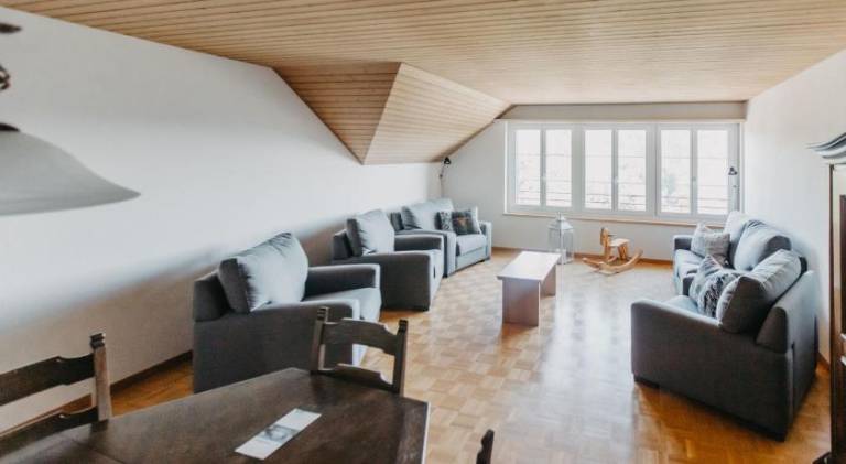 Big lodge with yard & patio | Pet-friendly — photo 4