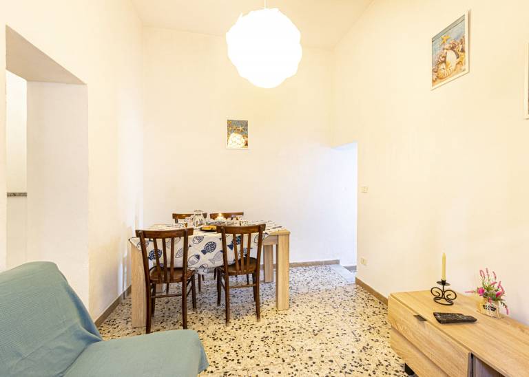 Rental apartment with patio — photo 3