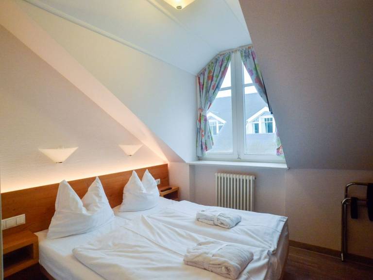 Komfortplus Ferienwohnung mit 1 Schlafzimmer und Balkon im Dachgeschoss — photo 3