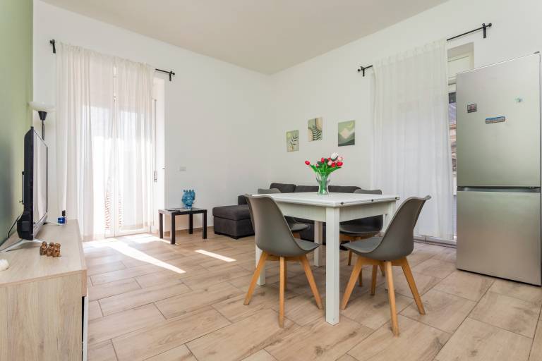 Pleasant apartment with fast internet | Next to Monastery of San Nicolò l'Arena | City view | Perfect for remote work | Pet-friendly — photo 2