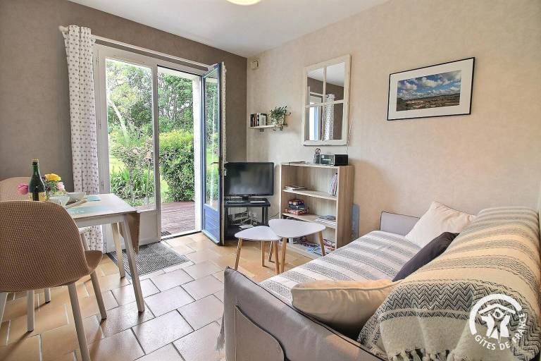 Gite with yard & terrace — photo 2