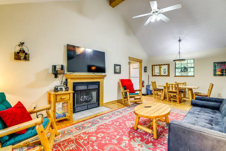 Pet-Friendly Sevierville Rental w/ Private Hot Tub — photo 4
