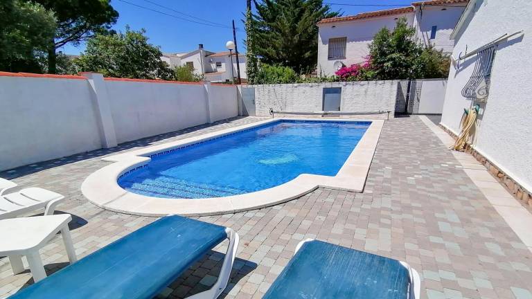 Wonderful villa with yard, private pool & BBQ | Pets allowed — photo 4