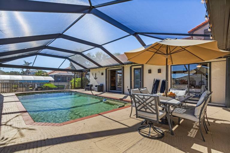 Walk to Yacht Club Beach, Pool, Spa & Gulf Access Waterfront Escape - Cozy Corner - Roelens — photo 4