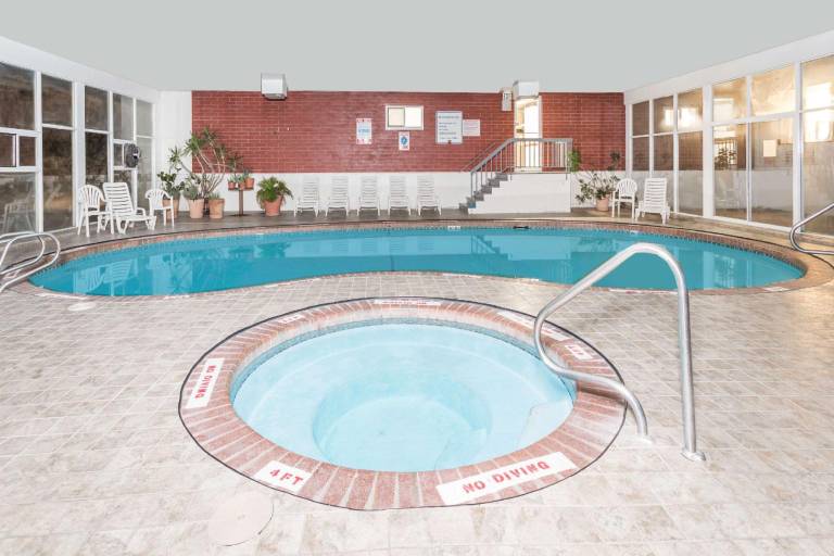 Days Inn by Wyndham Evanston WY — photo 4