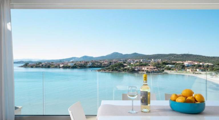 Holiday apartment with terrace | Beach nearby | Pet-friendly in Golfo Aranci