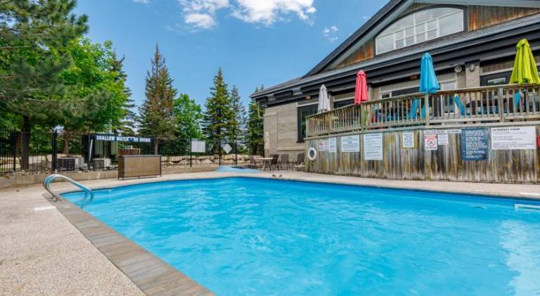 Vacation home with pool & hot tub | Close to the ski | Pets are welcome — photo 3